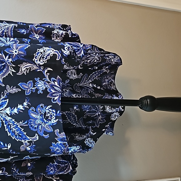 Short front, long back Shirt. - Picture 3 of 14